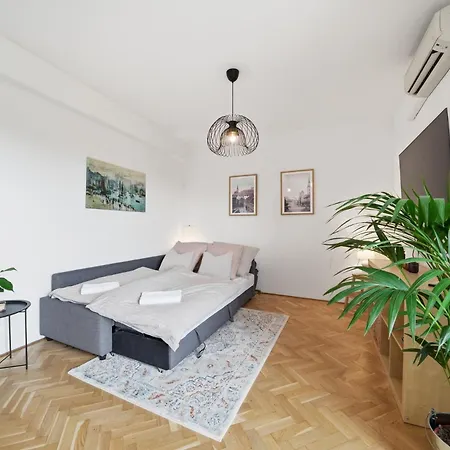 Blue Church Loft Terrace & Free Parking Nearby 아파트 브라티슬라바