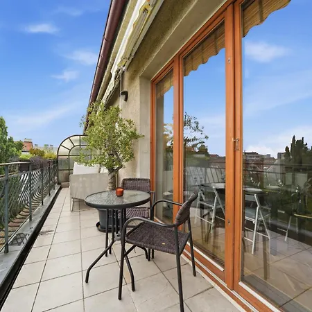 Blue Church Loft Terrace & Free Parking Nearby *